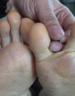 【南国足艺】把玩熟女萍姐有味道的脚丫，她非常享受，有年份的脚真不一样！4K